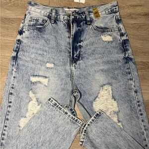 shusha light washed ripped jeans!